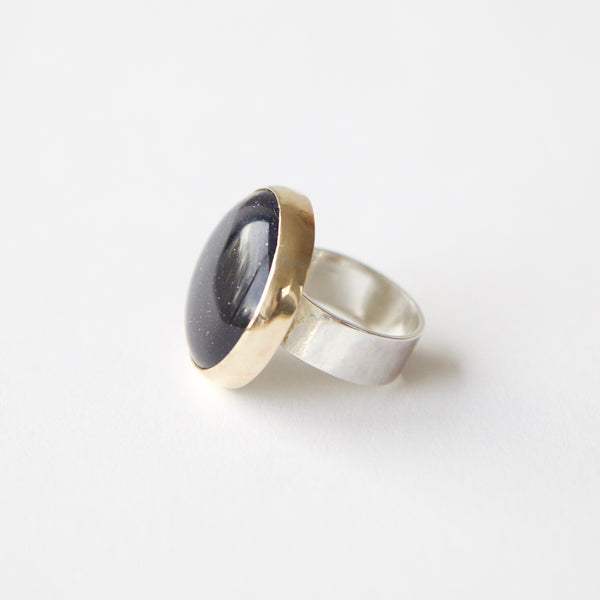 blue goldstone gemstone round ring in 9ct gold - side with silver band