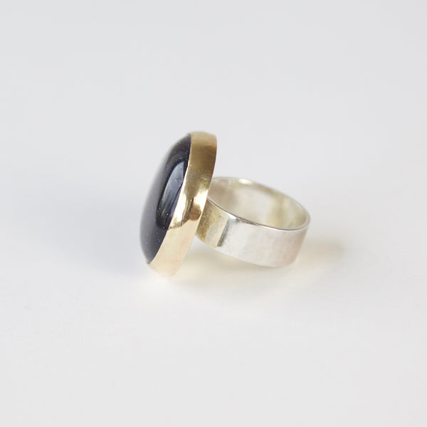 blue goldstone gemstone round ring in 9ct gold - silver band side