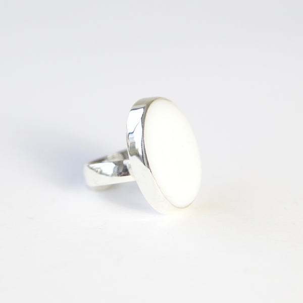 white agate semi precious gemstone ring set in sterling silver - right side