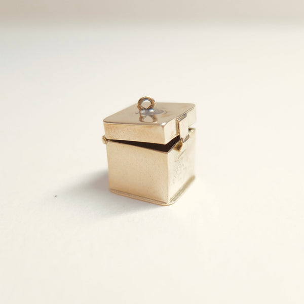 9ct Gold vintage opening first aid box charm