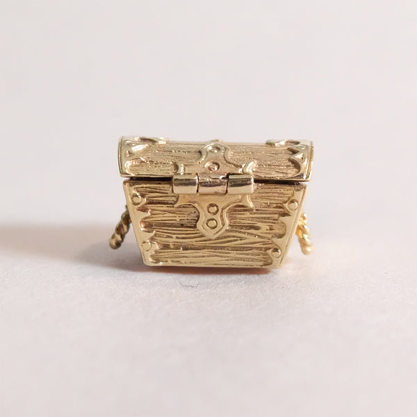 Vintage 9ct Gold Charm - Treasure Chest - closed from back