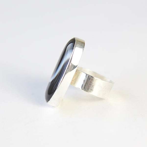 oval black banded agate gemstone ring in sterling silver - left side